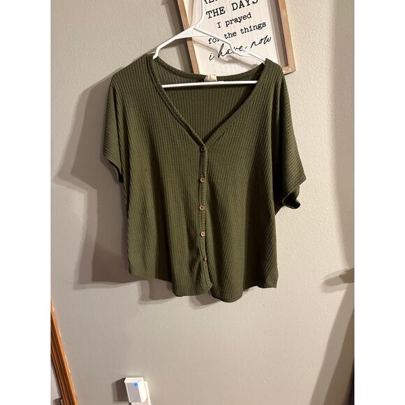 Women’s boutique waffle knit button down blouse size large - Picture 1 of 3